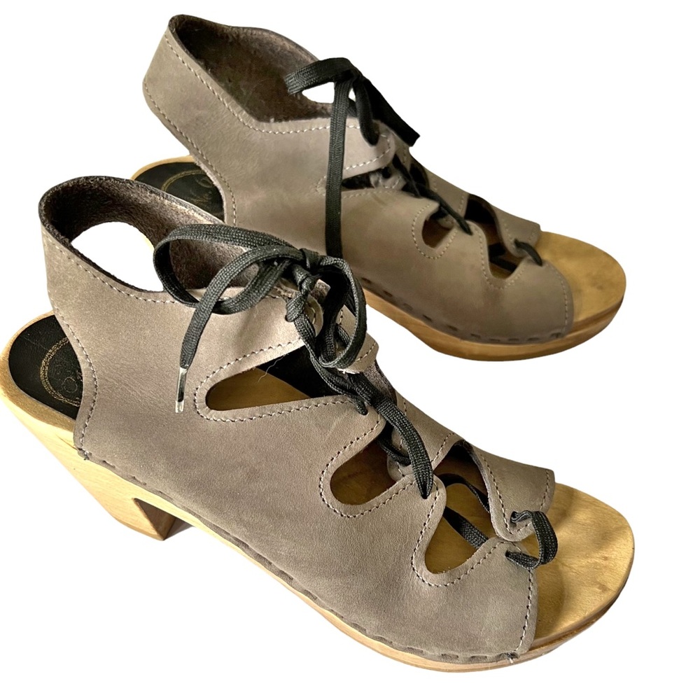 No. 6 Lace UP Clogs 36